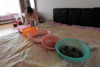 高安楼上漏水，住户失联，小区没物管，业主维权难！律师来支招……
